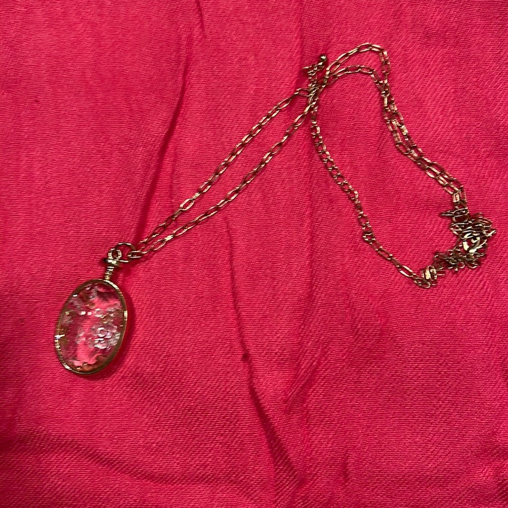 Pendant necklace with floating crystals